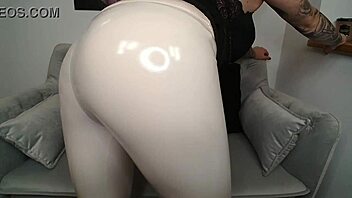 European teen Jung in sexy latex outfit